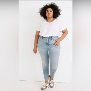 Madewell Curvy Roadtripper Authentic Jeans in Caldwell Wash size 32 US 14